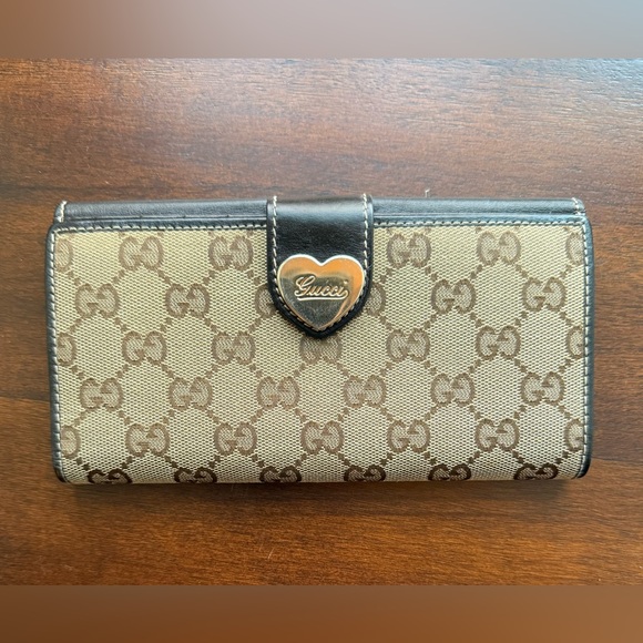 Authentic Gucci Heart Accent Brown and Beige Logo Long Wallet - Picture 2 of 9